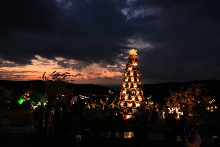 Arnaoon Christmas Village